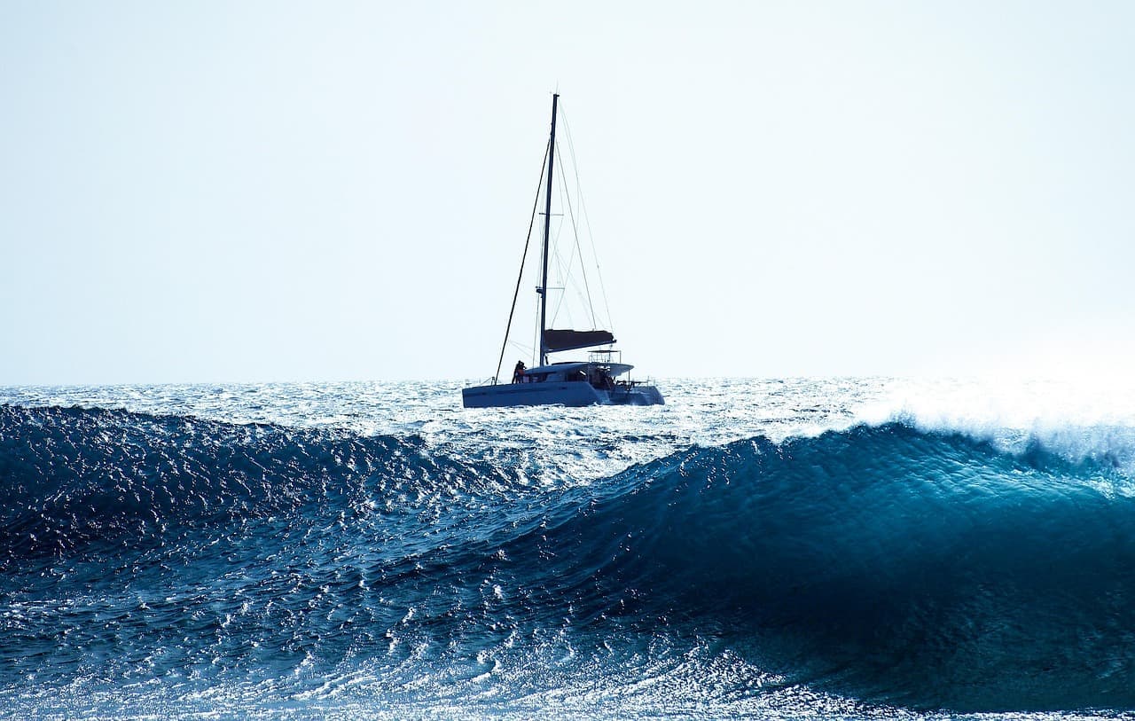 Jet Electric Catamarans: Performance Advantages in Silence, Torque & Efficiency